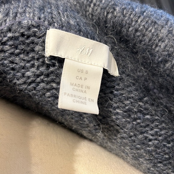 Size S H&M shoulder off navy color sweater - Picture 5 of 7